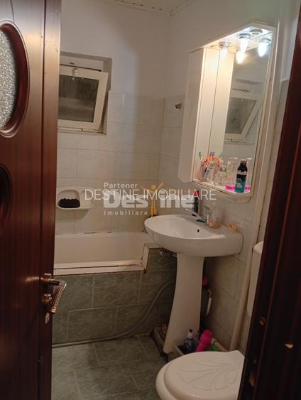 apartament decomandat 3 camere, cartier Rovine - 6