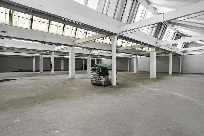 Hala Industriala de inchiriat 1.174 mp cu rampa egalizatoare, Arad