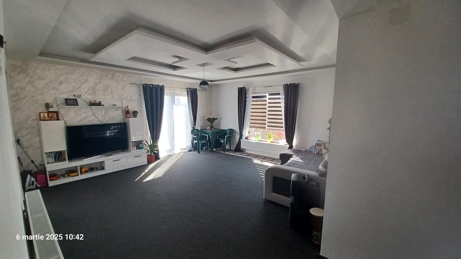 Spatiu comercial si Vila P+1 de vanzare in Comuna Cosereni, jud.Ialomita, 50 km