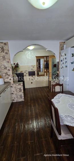 Apartament 2 camere  etaj 2 zona Scolii 11 - 3