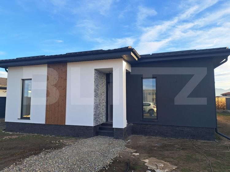 Casă Modernă cu 4 Camere în Sânpetru / Teren 500mp / Finisaje premium