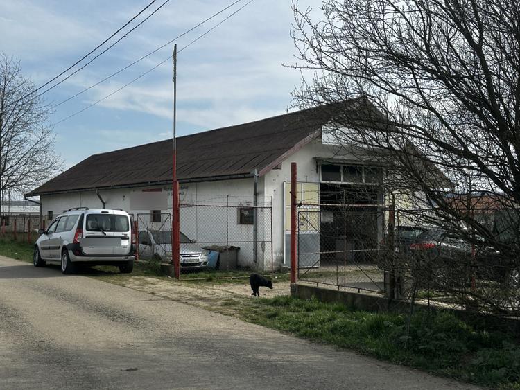 Hala de vanzare 259 mp cu teren 750 mp utilitati