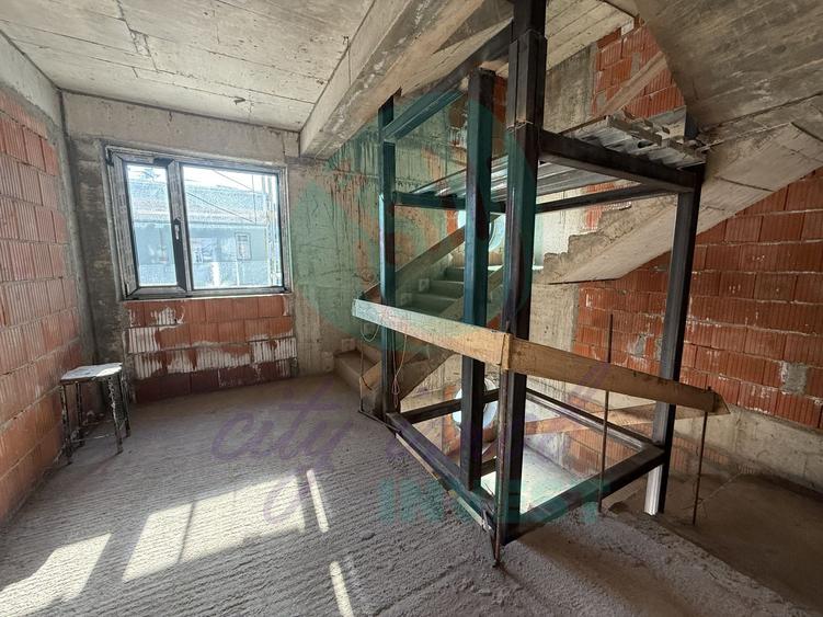 2 camere la parterul unui bloc boutique langa PARC si METROU cu parcare si boxa