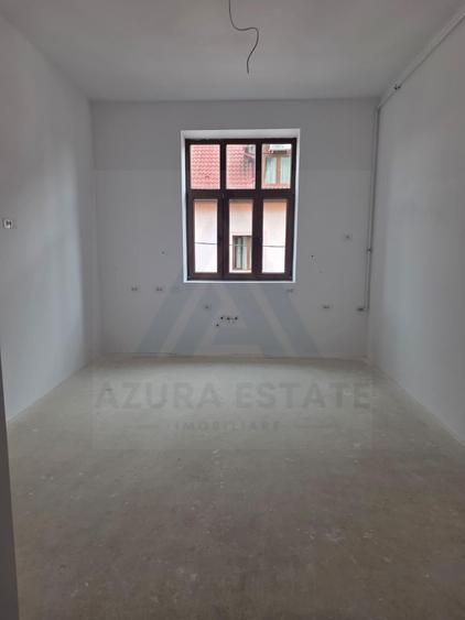 Apartament renovat 3 camere 2 bai 85 mp si pivnita în zona Central