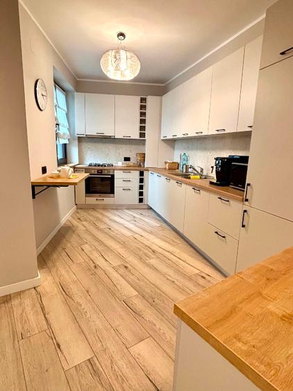 Proprietar, inchiriez ap 3 camere, apartament in vila, Piata Romana – Bd. Lascar