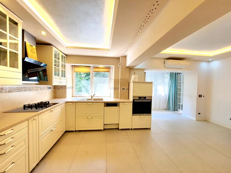 Apartament 4 camere de închiriat codtin georgian