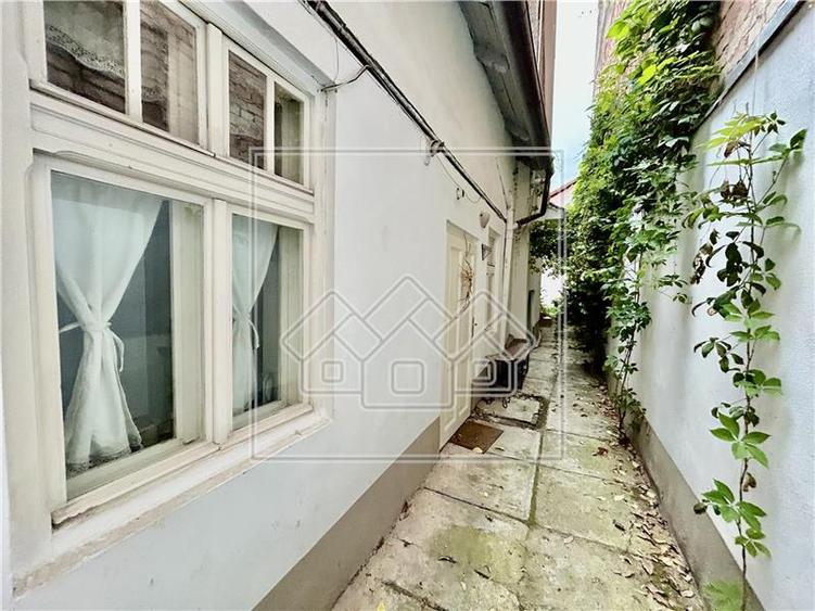3 apartamente, pretabil investitie, cu cont de booking, zona Centrala