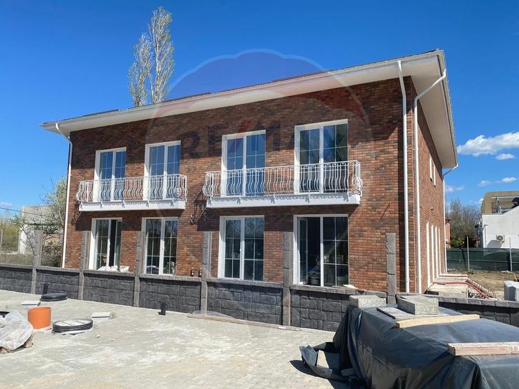 DE VANZARE Vila tip Quadruplex OTOPENI