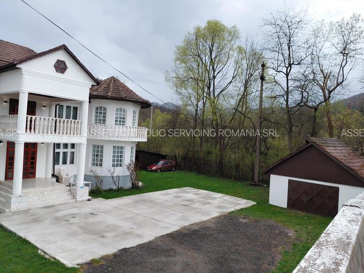 Casa cu 5 camere + teren intravilan de 1209 mp in Iscroni- Aninoasa - 5