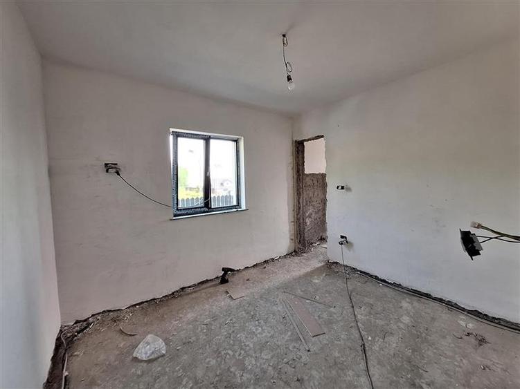 Casa 3 dormitoare, zona Margineni
