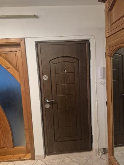 De vânzare apartament cu 3 camere pe strada MARASESTI