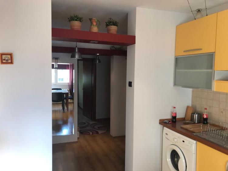Apartament 3 camere mobilat si utilat modern,bloc de monolit acces metrou ,liber