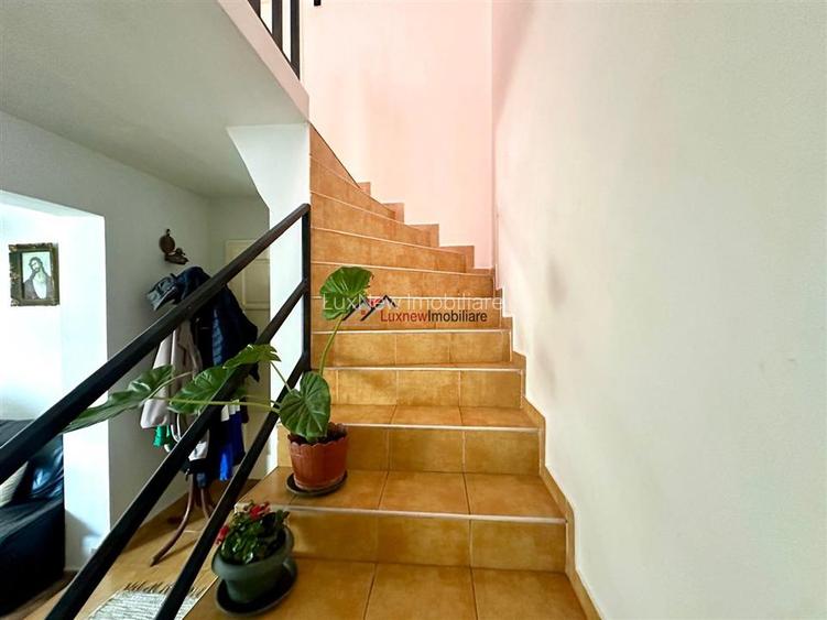 Casa indviduala cu 3 camere, living, bucatarie, 2 bai si mansarda in apropiere d - 2