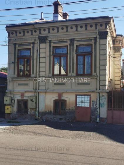 Casa Demisol si Etaj construiti=150 mp, Ultracentral -indiviziune - 4