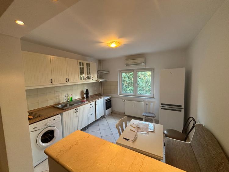 Inchiriere apartament de 3 camere