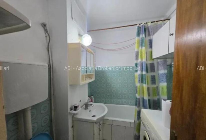 Calea Vitan/Auchan,garsoniera cf1,bloc 1978,55.000euro - 4