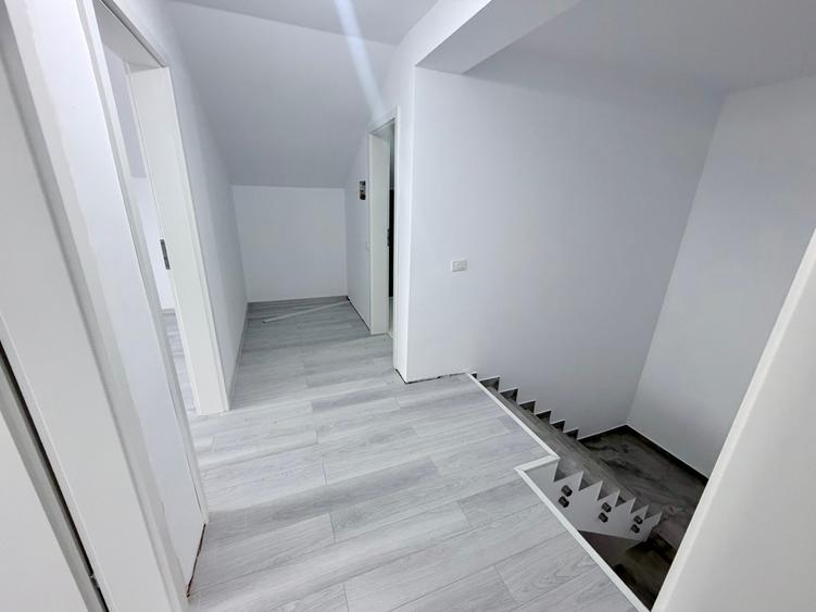 Casa la cheie P+1+M. 7 camere. Pozitie stradala
