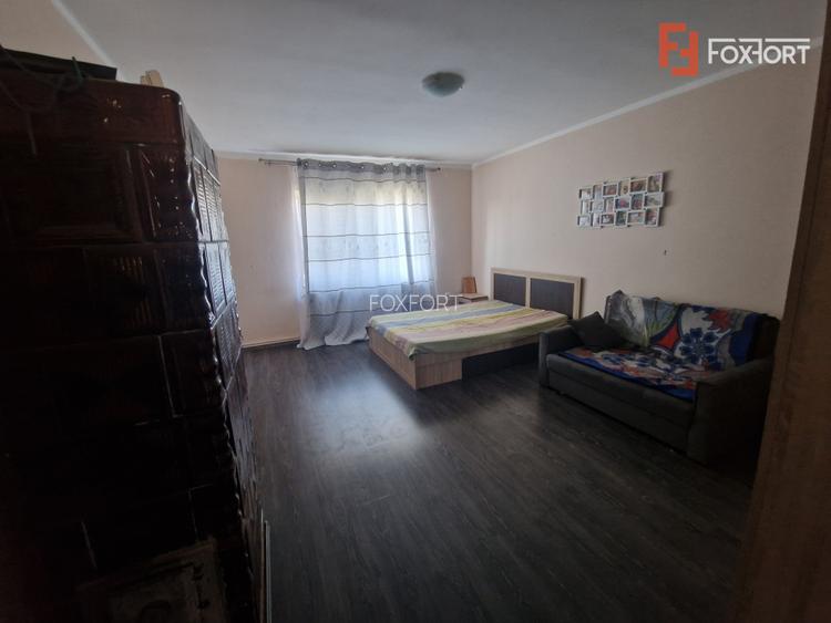 Casa individuala de vanzare cu 7 camere - Recas - 32