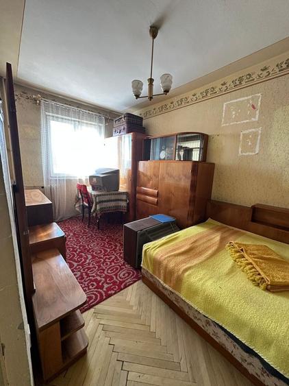 Vând apartament 4 camere pe Bulevardul Transilvaniei