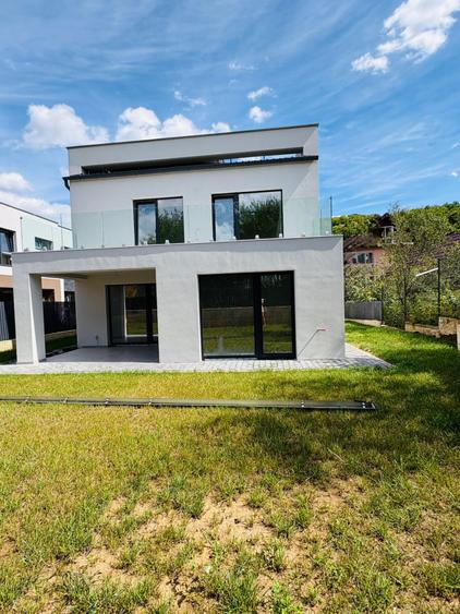 Casa individuala de vanzare 140mp utili , teren 600mp zona ROATA FAGET