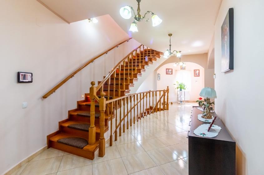 Vanzare vila pe malul lacului Fundulea,super-pret,merita vazuta!!!
