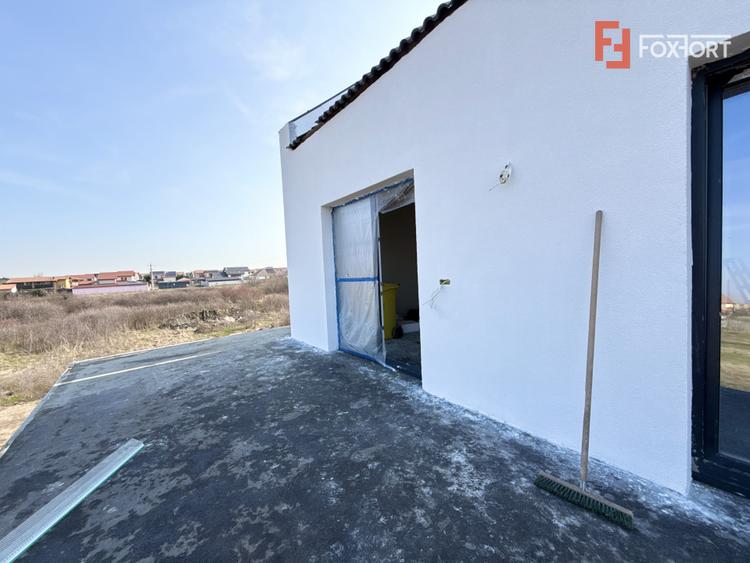 COMISION 0% Triplex cu 4 camere de vanzare in localitatea Sacalaz, zona Centrala