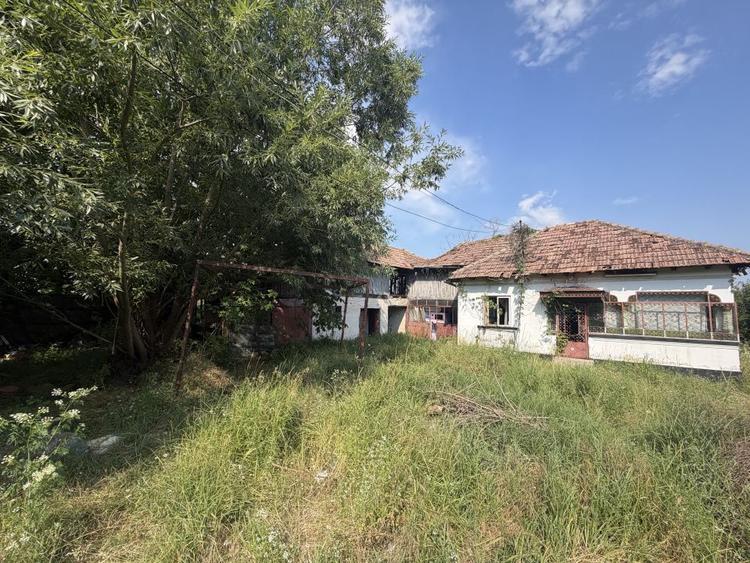 Casă bătrânească + teren 1.032 mp, Purcăreni, Argeș