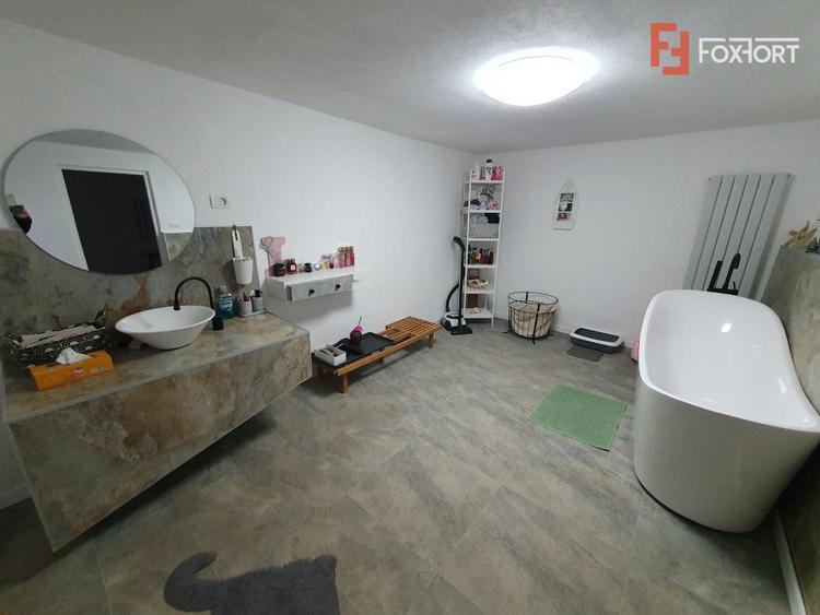 COMISION 0% Casa individuala cu 5 camere si teren de 669 mp - Sag