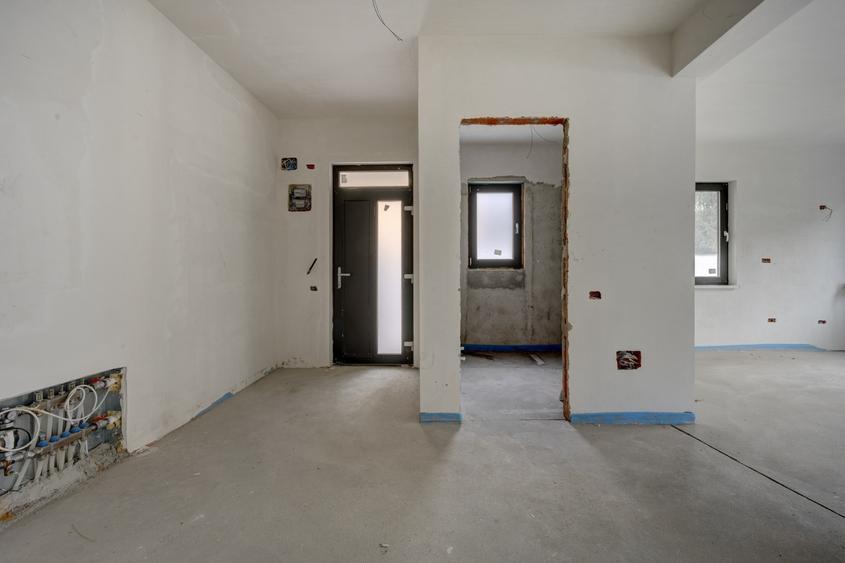 Casa se preda finisata - 4 bai - 3 dormitoare - curte - parcare - metrou Păcii