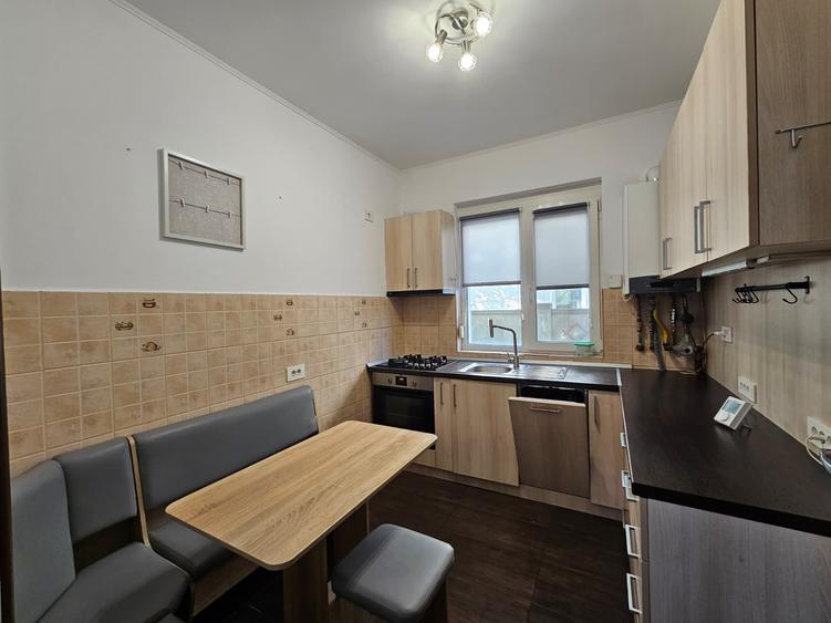 Apartament 2 camere, decomandat, parter, curte și 2 locuri parcare, Dumbrăvița