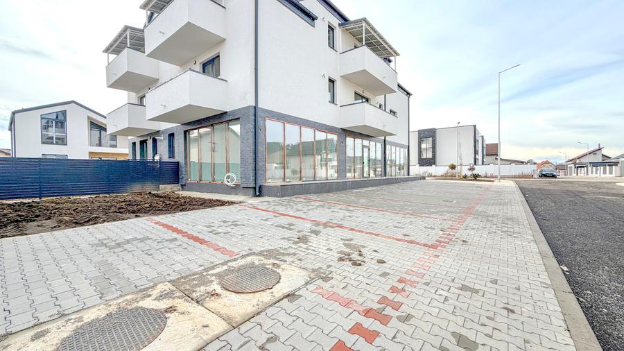 Spatiu comercial,8 locuri de parcare incluse, 156 mp, Sanpetru-Roka Village