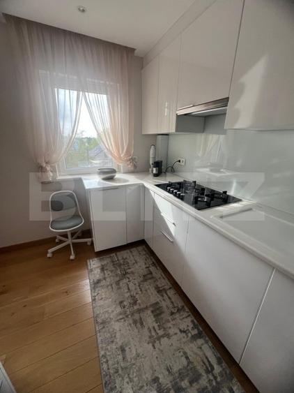 Apartament de vanzare, cu 3 camere, etaj intermediar, decomandat, zona Burdujeni