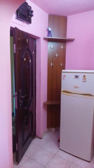 Vand garsoniera zona Vlaicu,(Lebada), et.4., termopan, gresie, faianta, parchet,