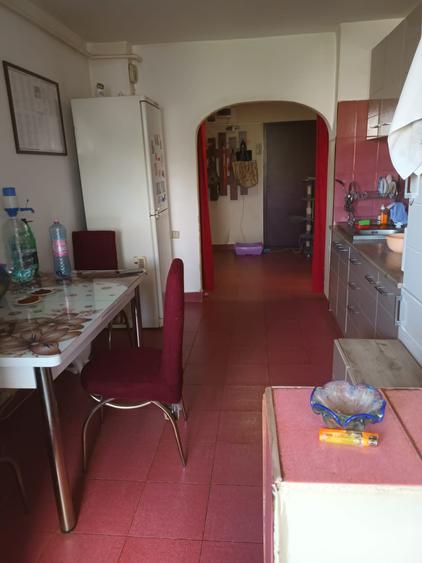 Apartament 4 camere etaj 6/8 cu 2 bai ,2 balcoane si boxa la subsol.