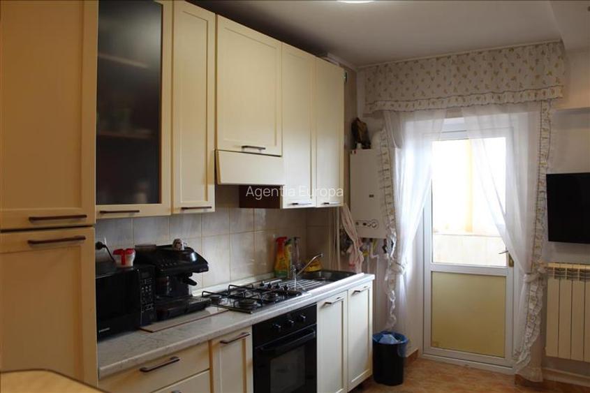 Apartament 3 camere de vanzare zona Peco-Tulcea