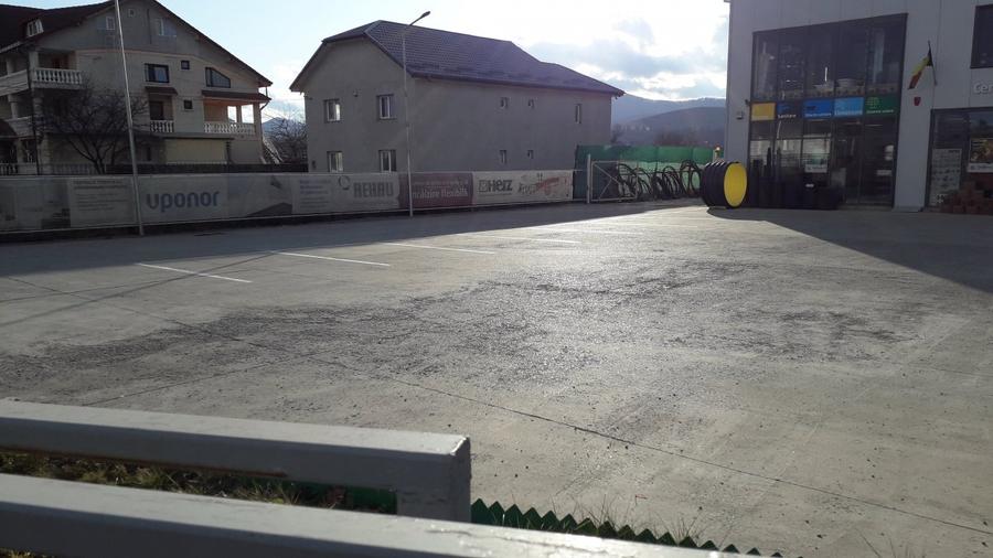 Spatiu comercial in suprafata de 1400 mp si teren 5000 mp.