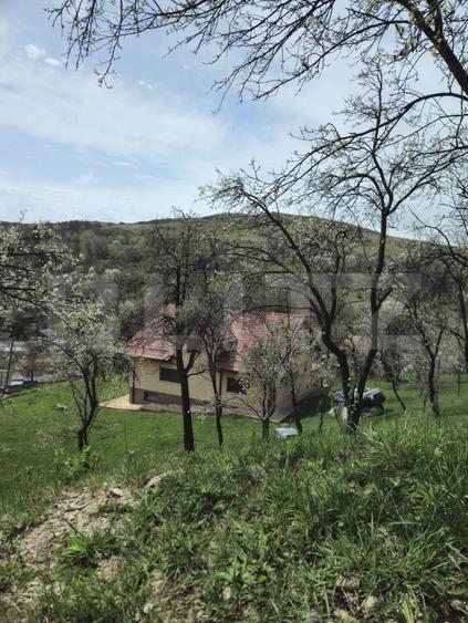Oportunitate de Investiție în Runcu: Reședință cu Vedere Panoramică