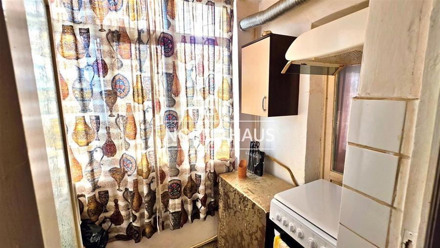 Apartament 3 camere, decomandat, etajul 4, zona Gura Leului