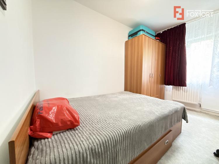 Apartament cu 3 camere, la etajul 1, de vanzare in zona Lipovei