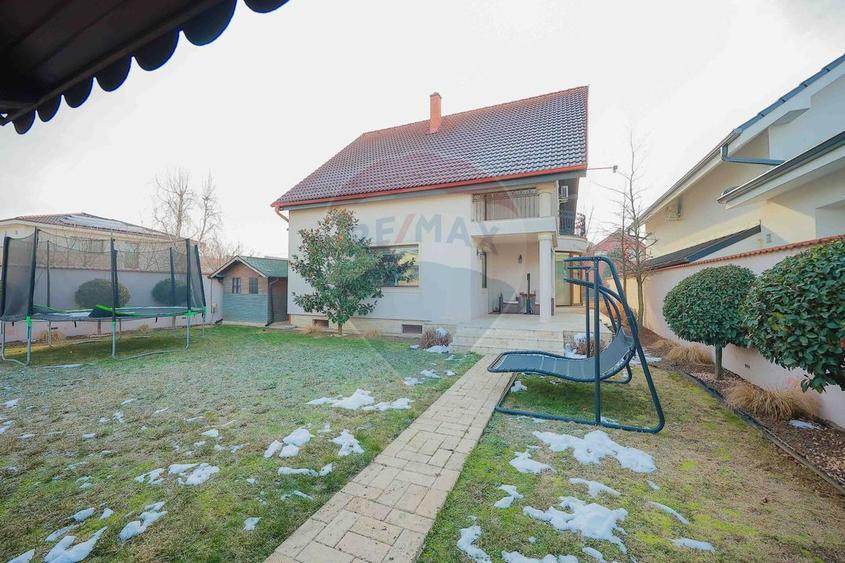 Casă 5 camere cu garaj, 230 mp utili, teren 503 mp, Nufărul, Oradea