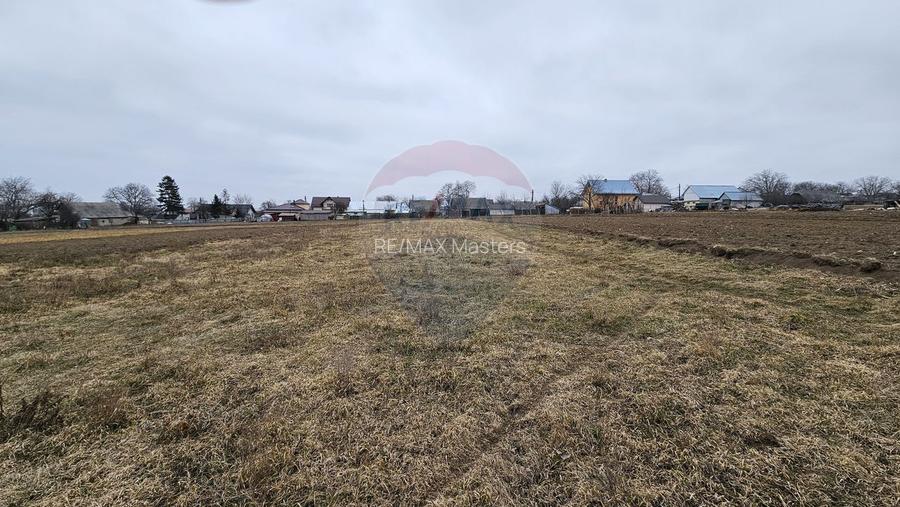 Casă / Vilă cu 12 camere, teren intravilan de 2869mp în Siminicea, SV - 32