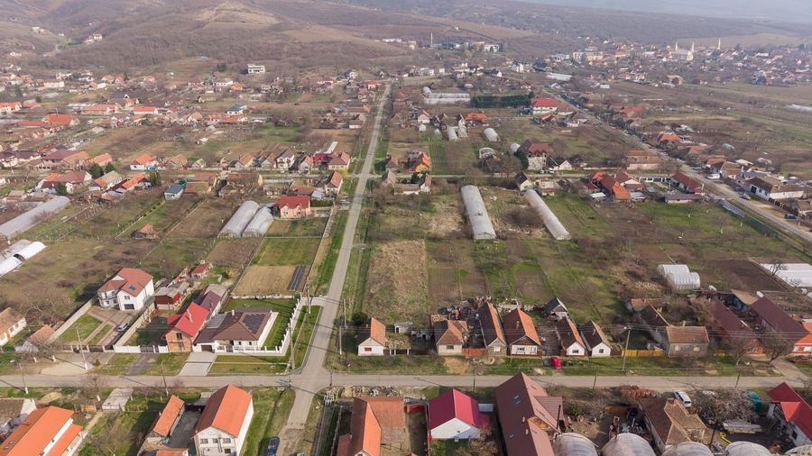 Teren 1.570 mp + casă din cărămidă–zonă liniștită