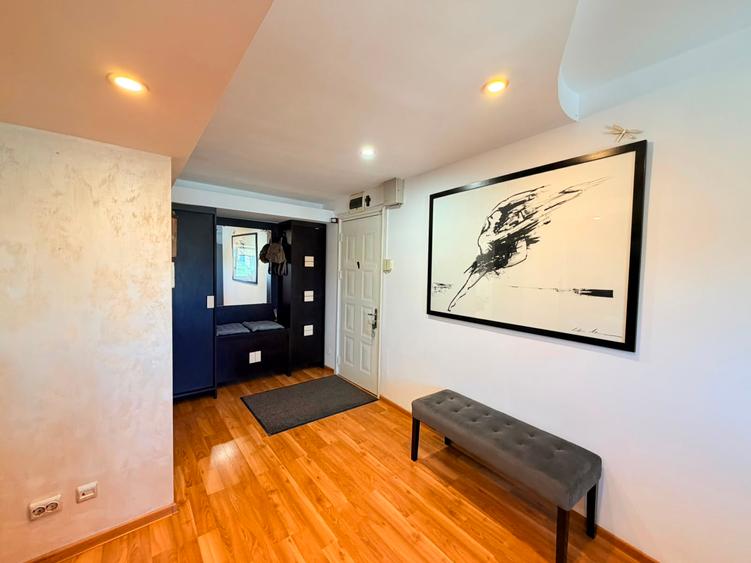 Apartament cu 4 camere transformat în 3 camere - acces imediat Podu Roș/Palas
