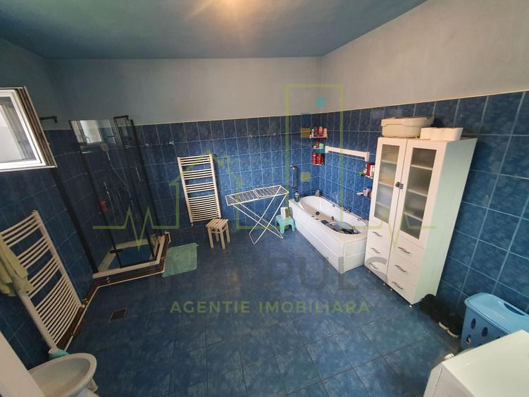 Casa individuala. 2 fronturi de pe 2 strazi (fata-spate)