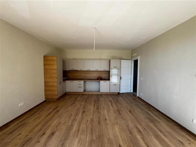 Apartament cu 3 camere, decomandat, situat in Piata Mihai Viteazul!