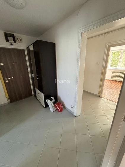 Vand apartament cu 4 camere