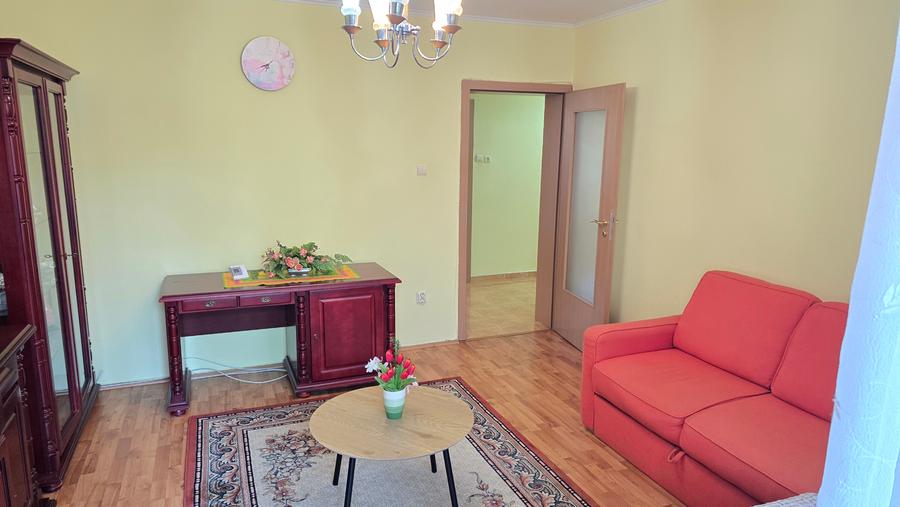 Vand apartament 2 camere decomandat in Deva, situat pe  Bld. Balcescu, etaj 2,