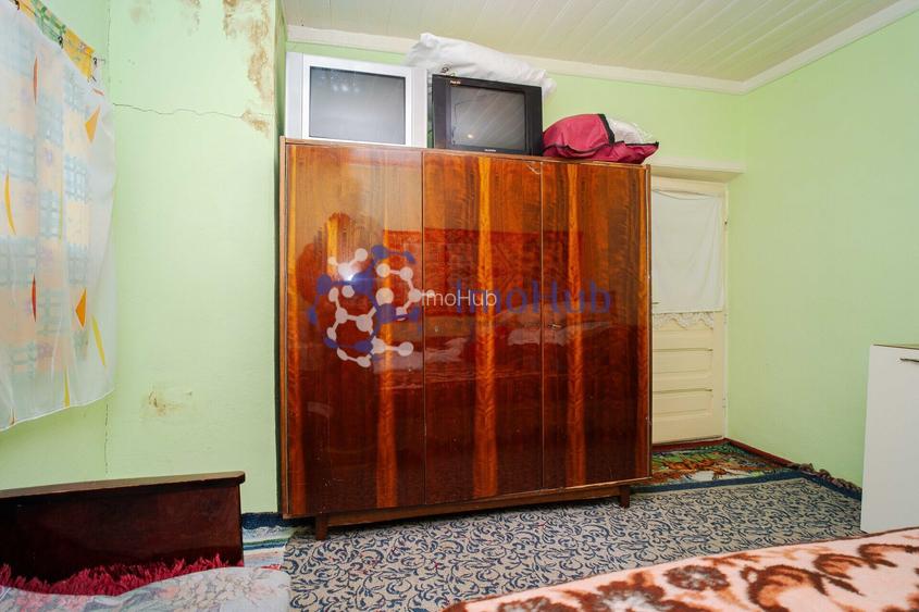 🏡 Teren 2300 mp și casă bătrânească în centrul satului Voinesti, lângă biserică - 8