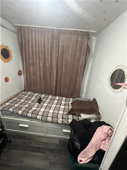 Decomandat, mobilat la etajul 2