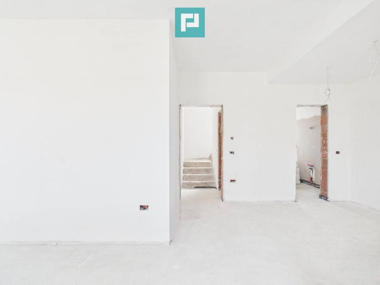Duplex luminos 101 mp utili, teren 350mp în Covaci